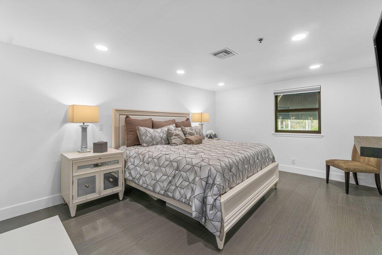 1035 S Federal Highway Highway Unit: 207