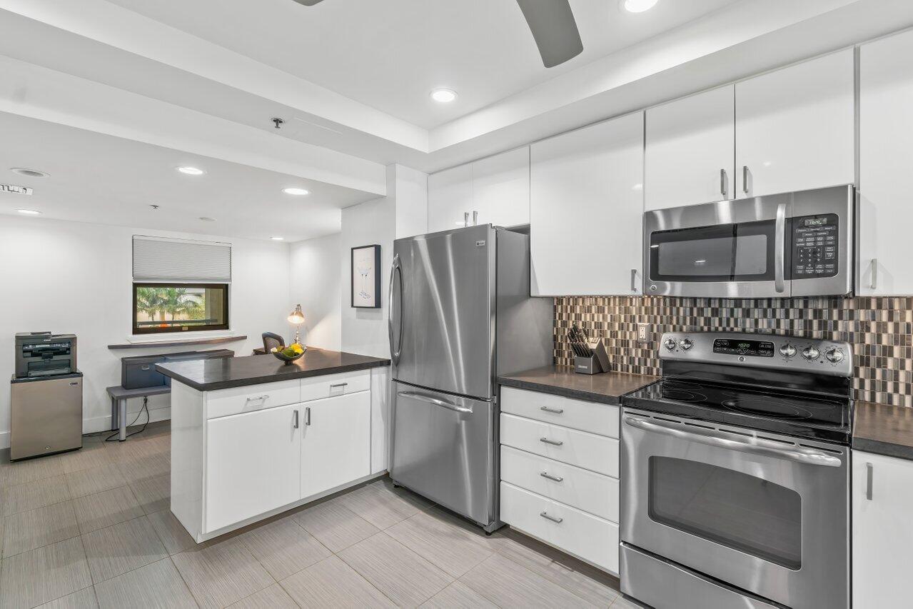 1035 S Federal Highway Highway Unit: 207