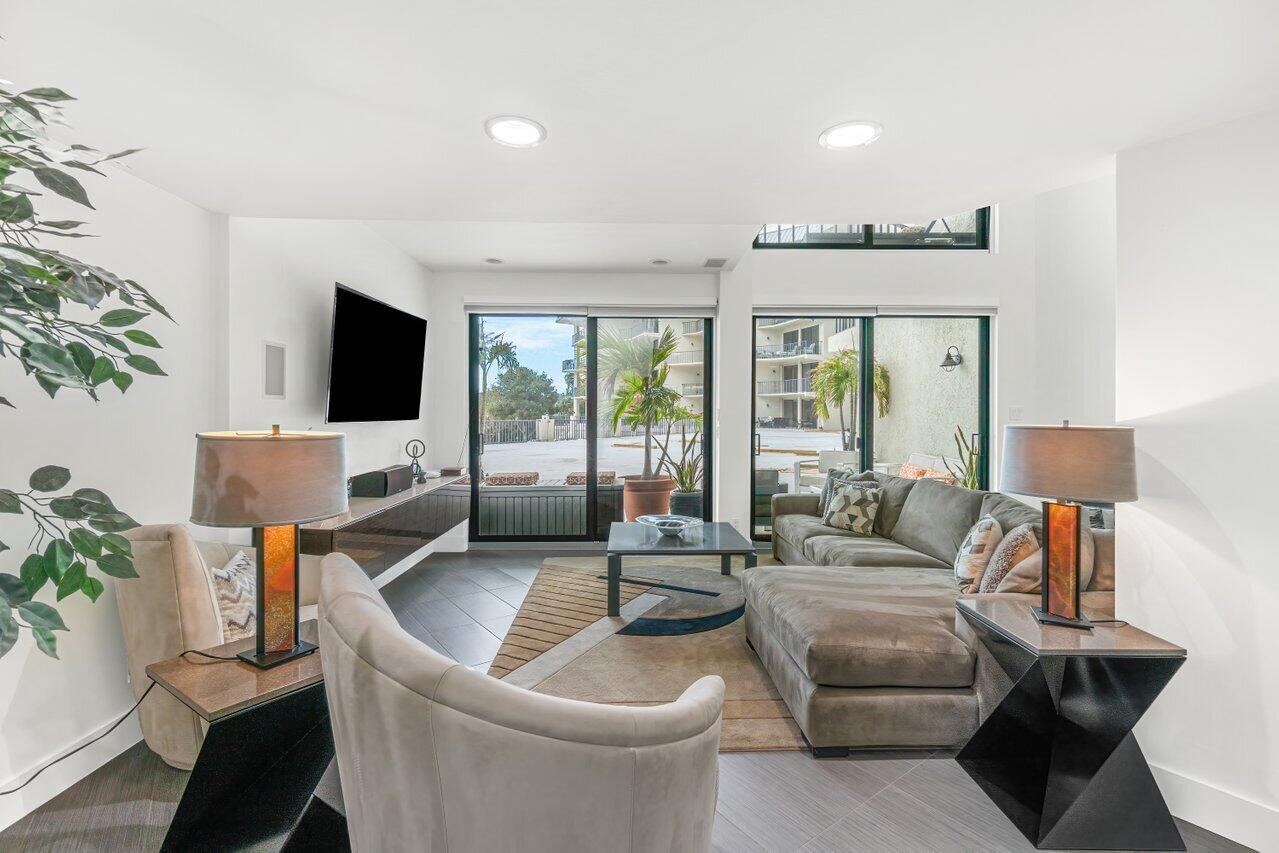 1035 S Federal Highway Highway Unit: 207