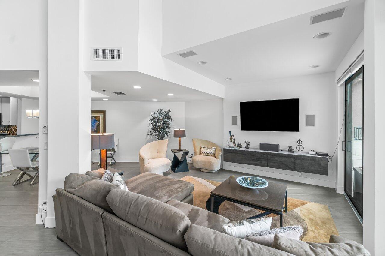 1035 S Federal Highway Highway Unit: 207