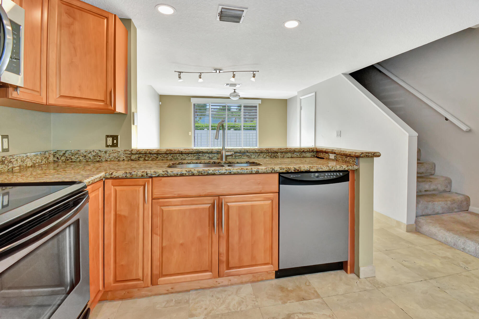 1068 E Jeffery Street