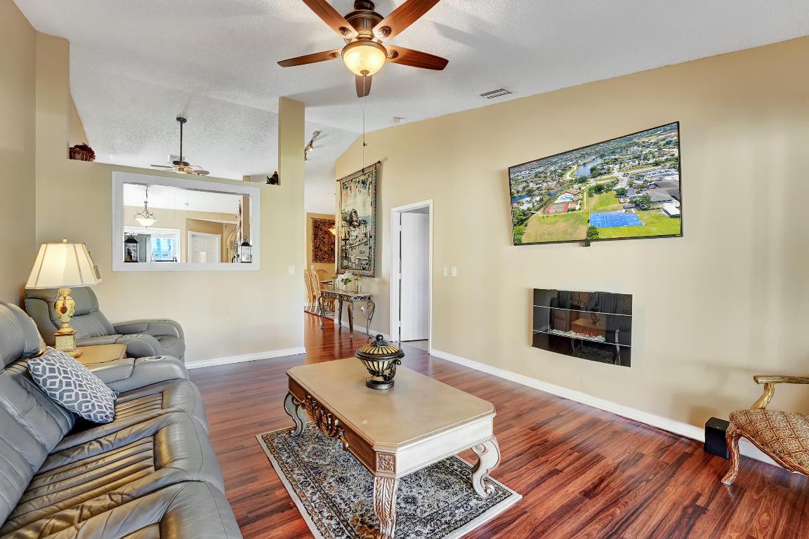 4581 Discovery Lane 18