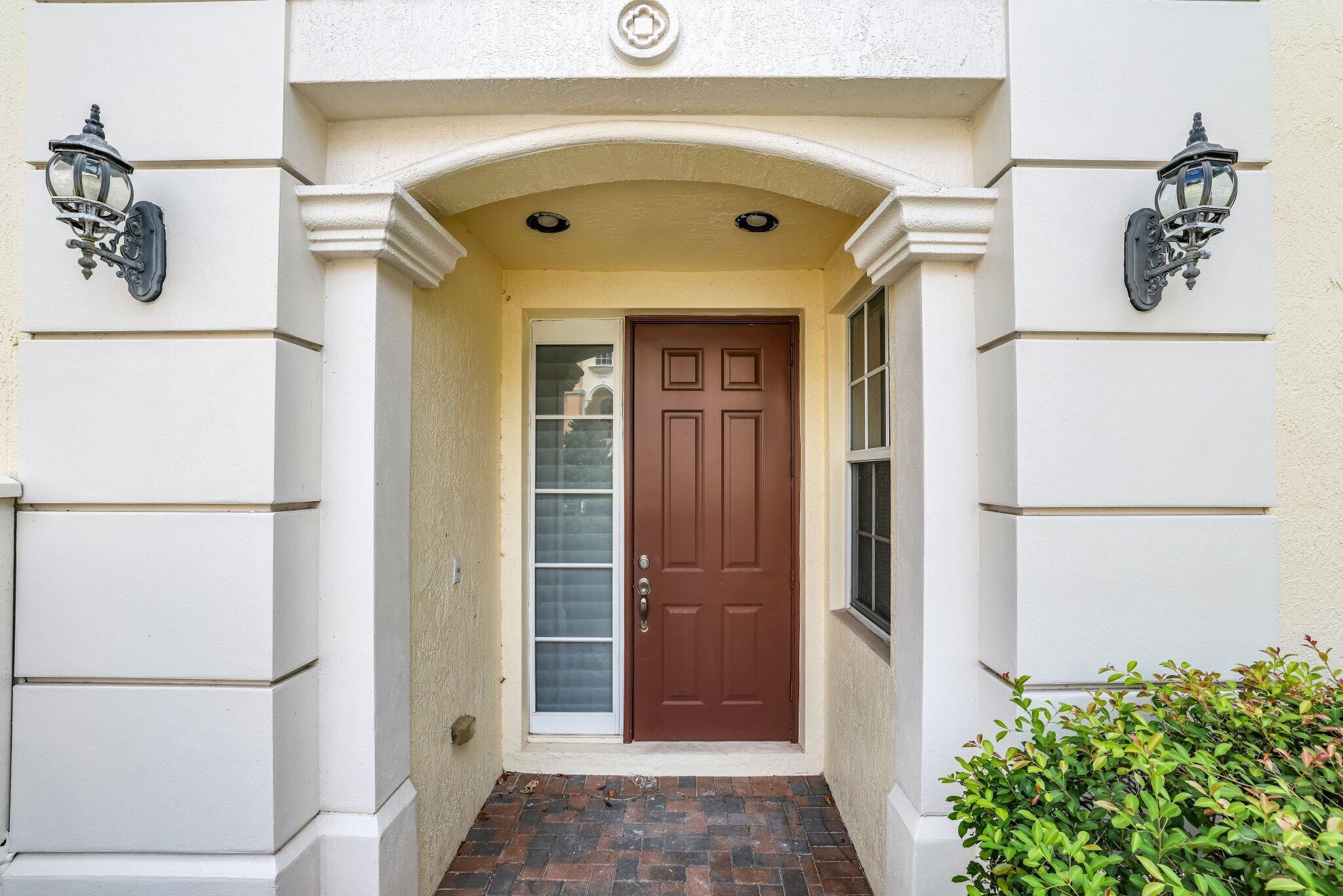 616 NE Rossetti Lane