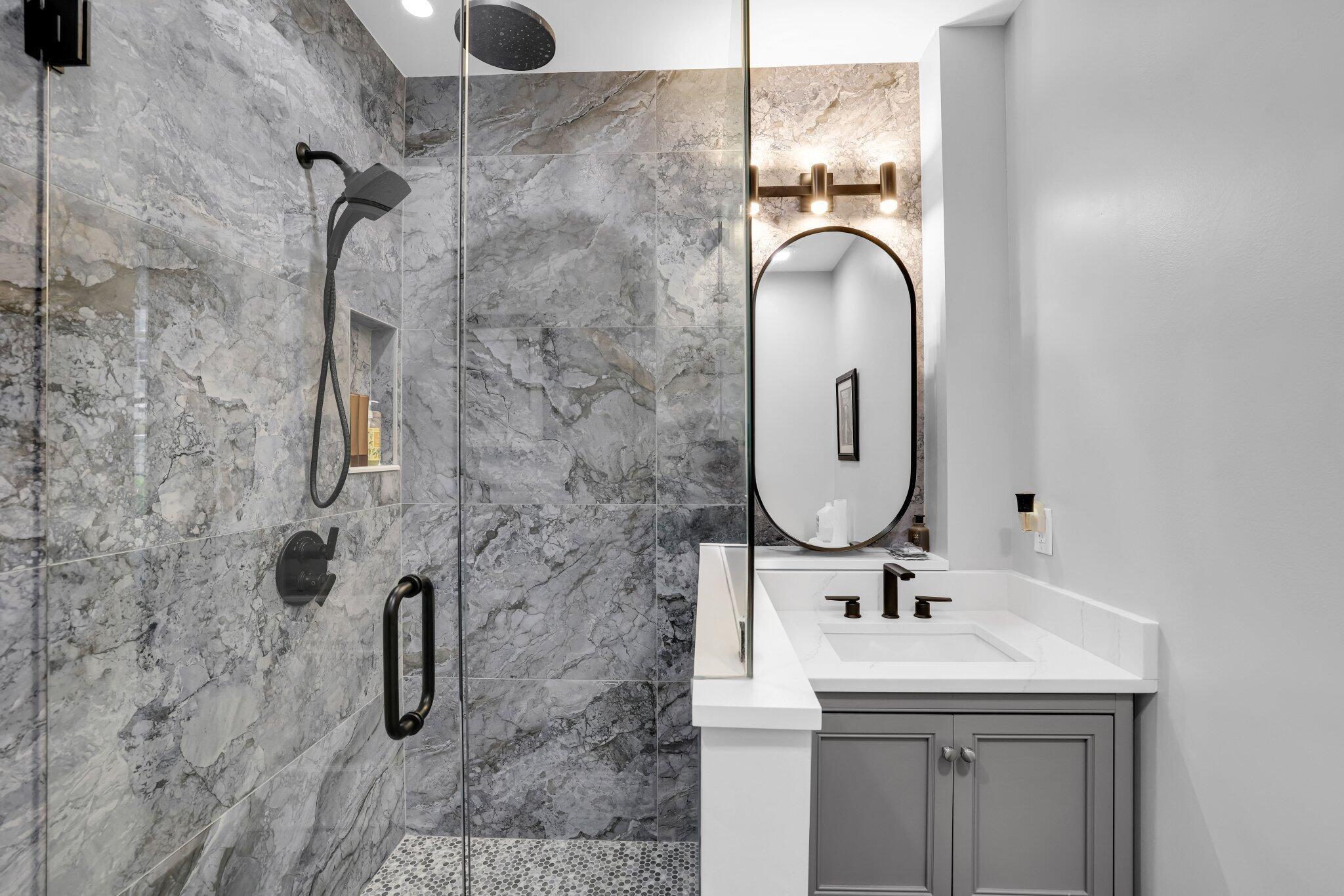 616 NE Rossetti Lane