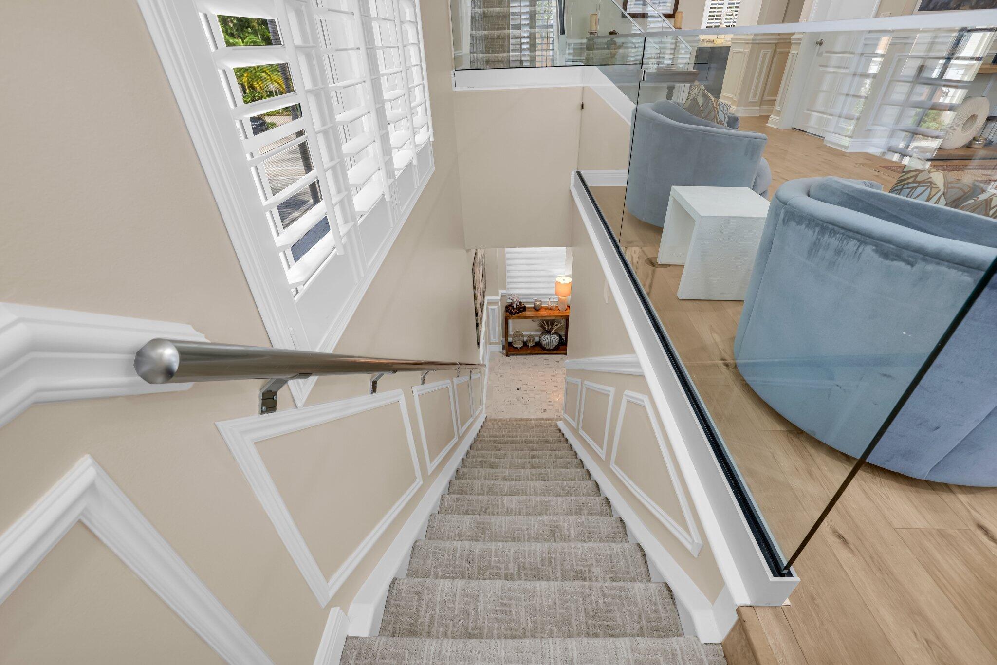 616 NE Rossetti Lane