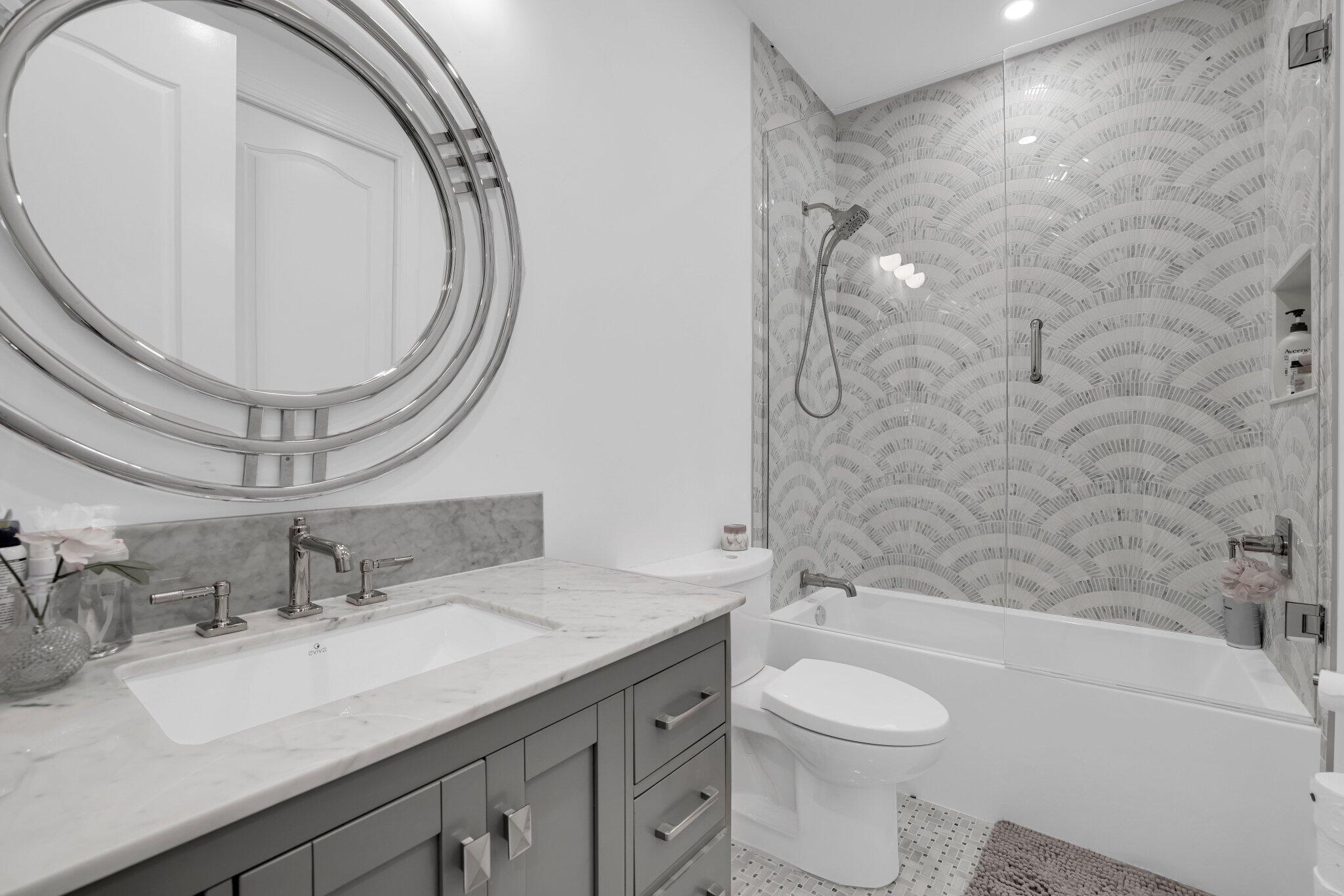 616 NE Rossetti Lane