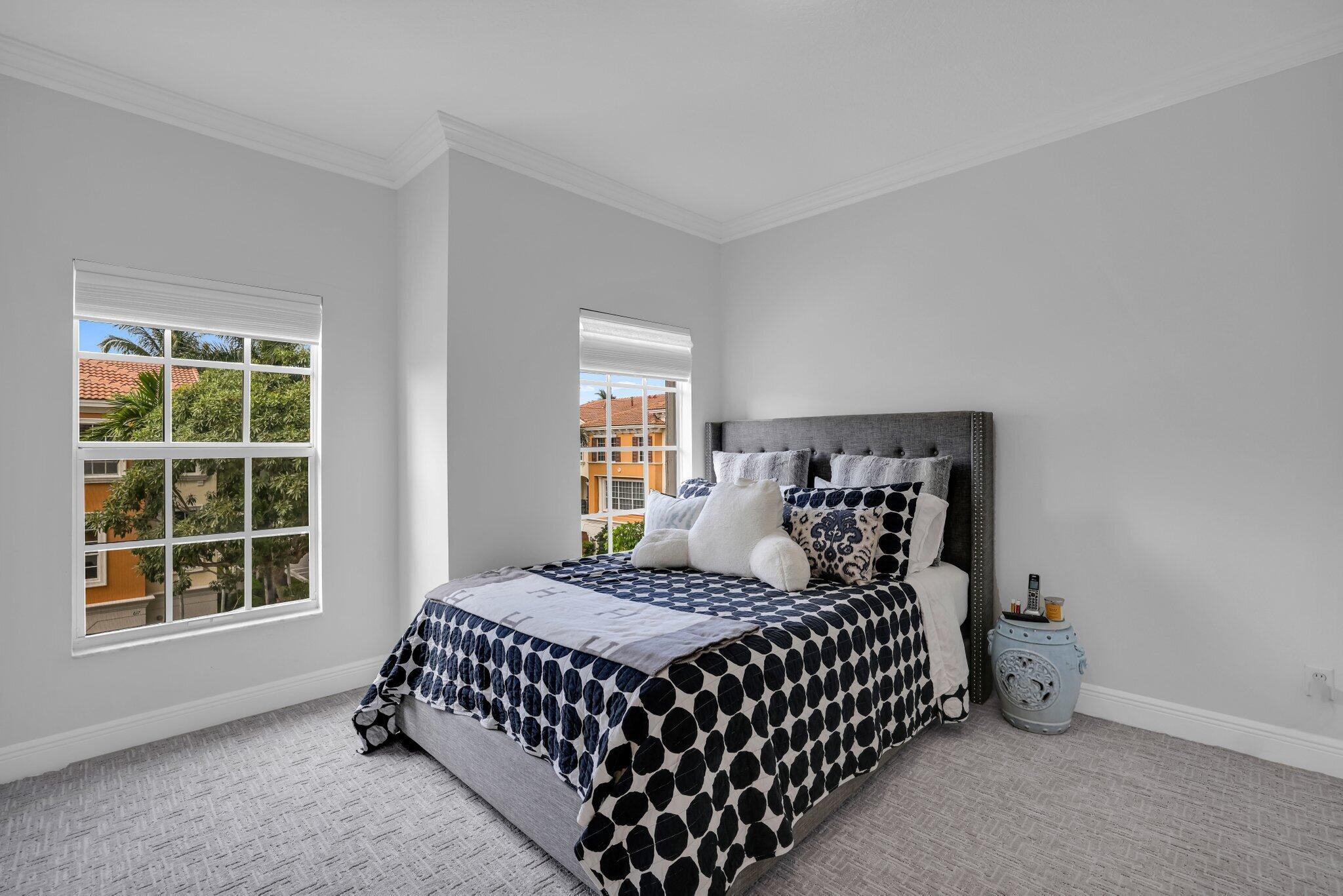 616 NE Rossetti Lane