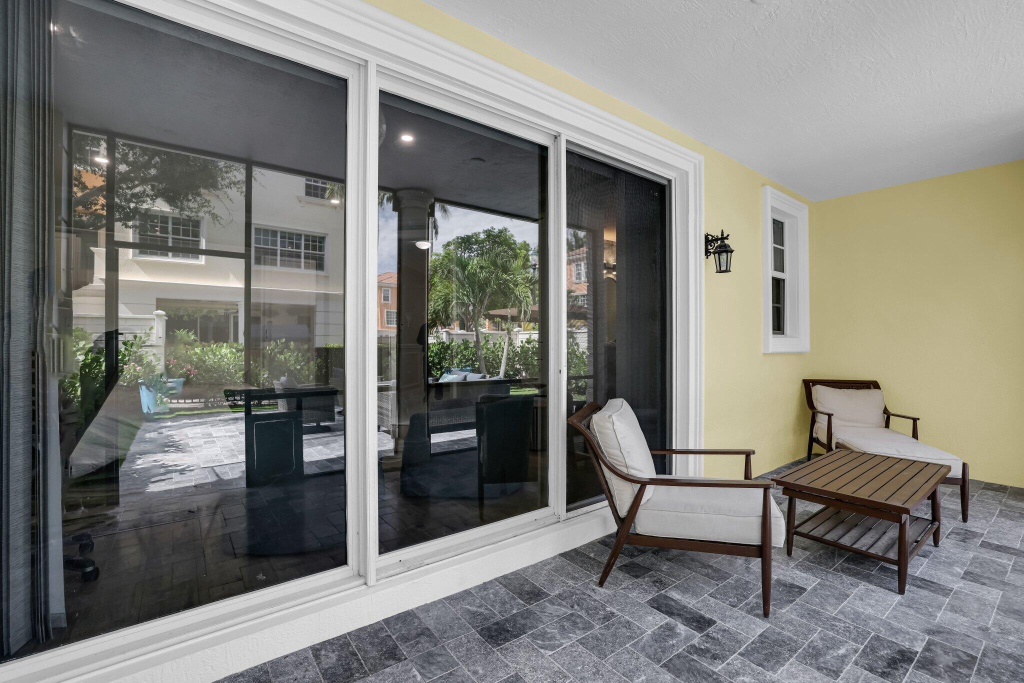 616 NE Rossetti Lane