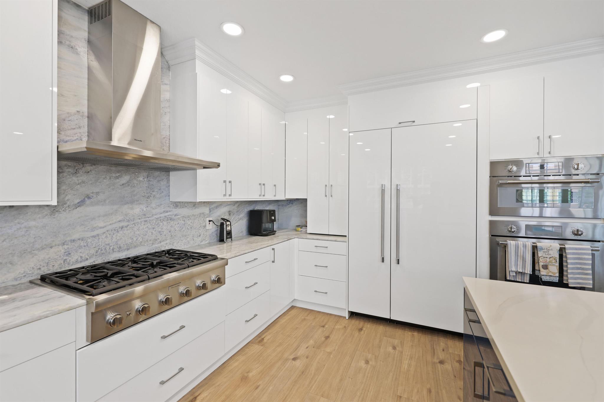 616 NE Rossetti Lane