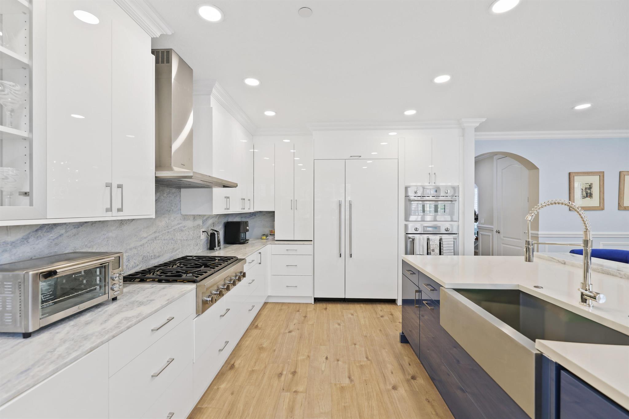 616 NE Rossetti Lane