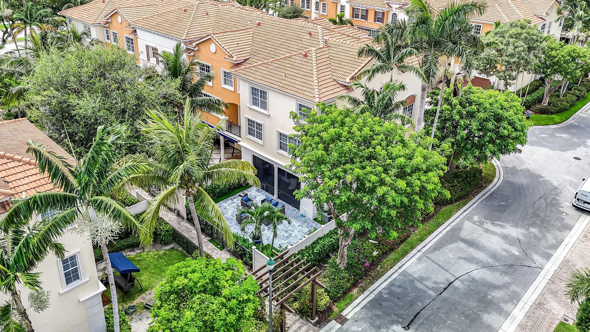 616 NE Rossetti Lane