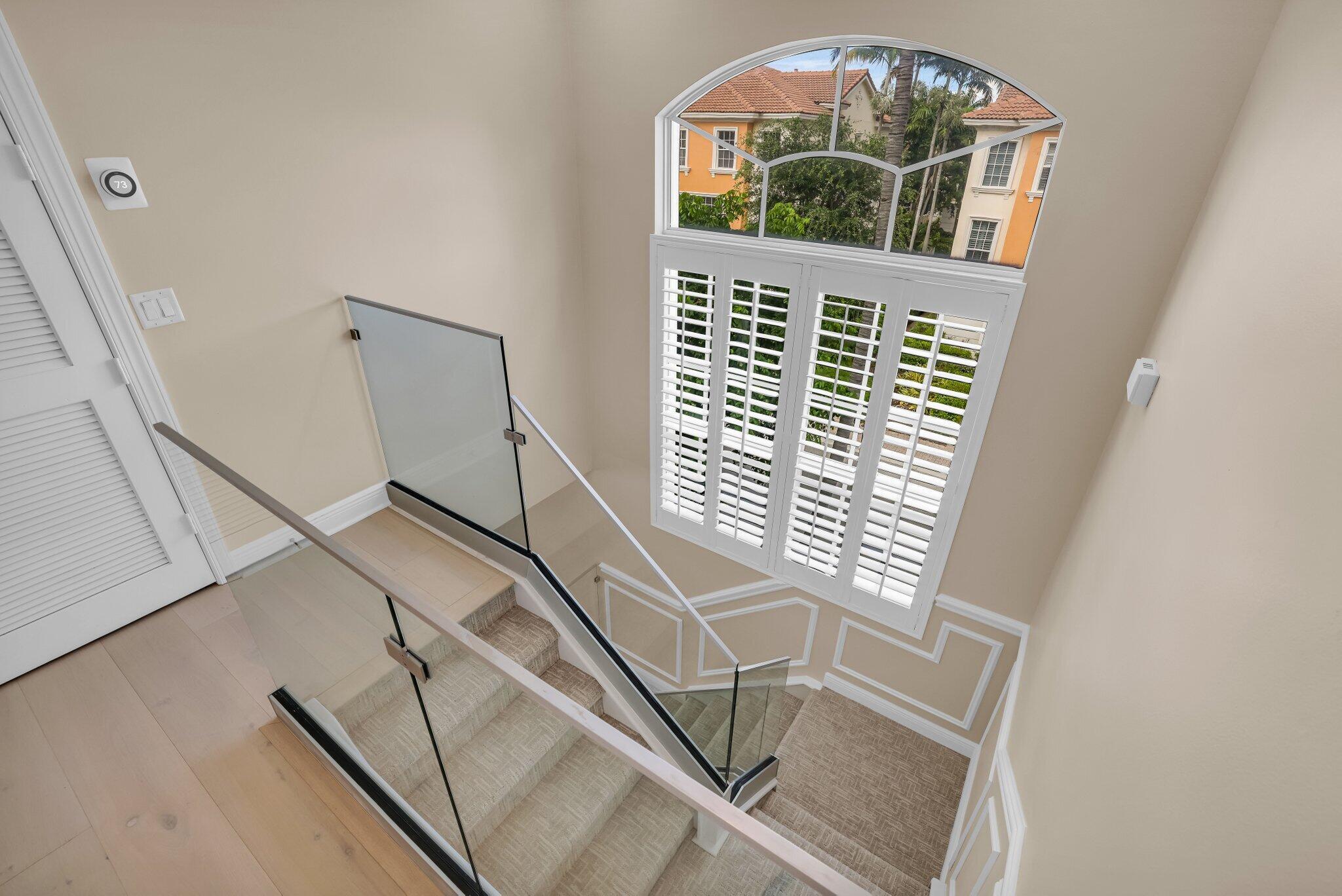 616 NE Rossetti Lane