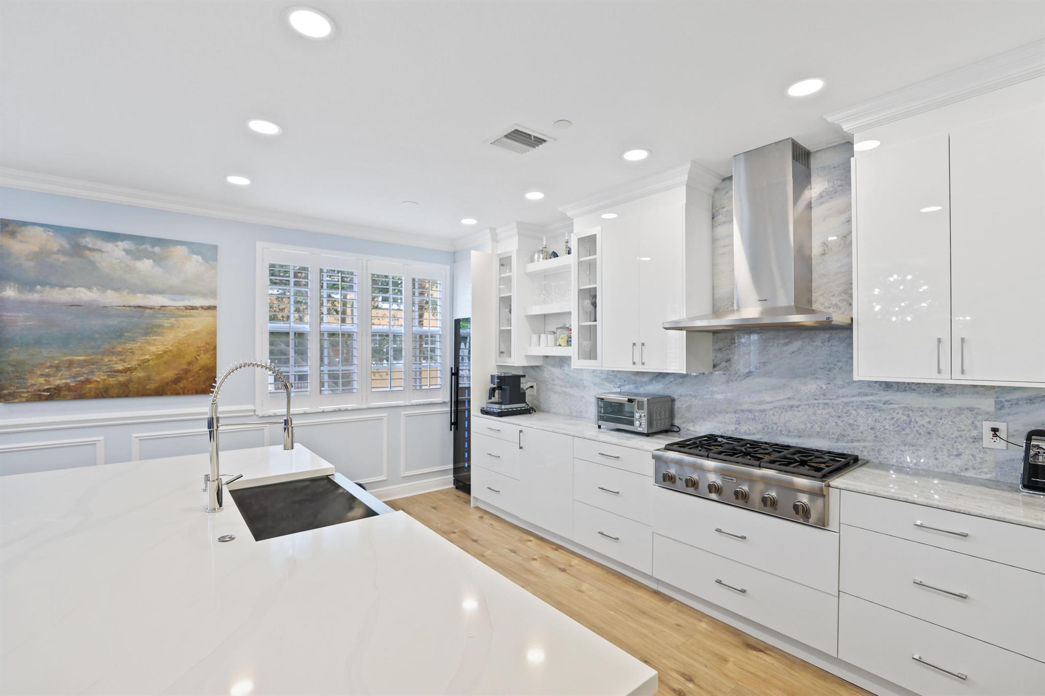 616 NE Rossetti Lane