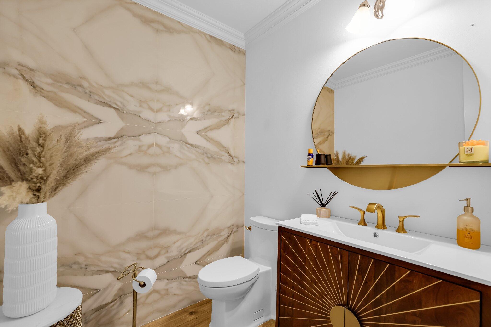 616 NE Rossetti Lane