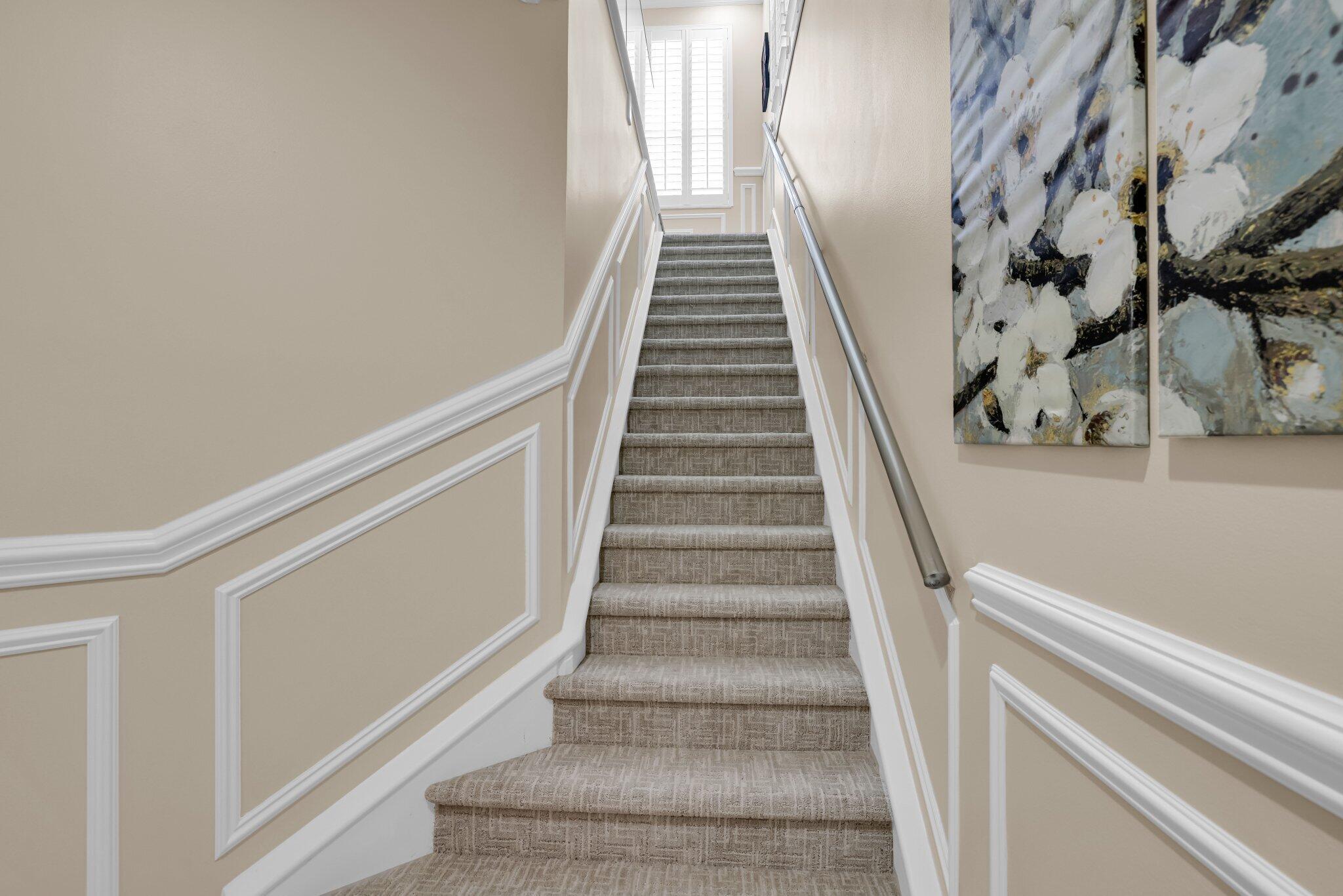 616 NE Rossetti Lane