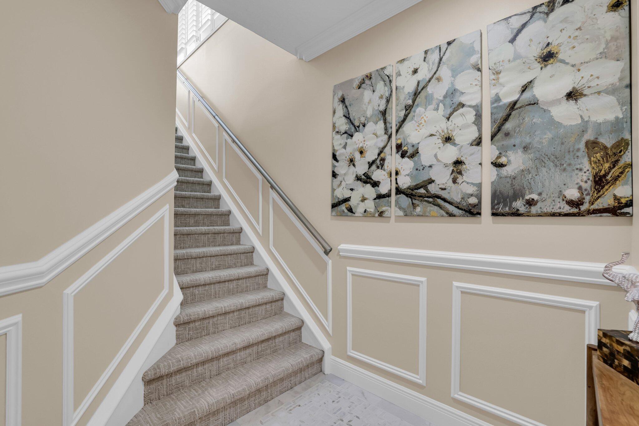 616 NE Rossetti Lane