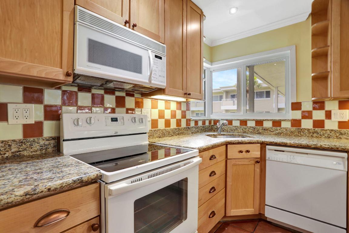 1199 Hillsboro Mile 215