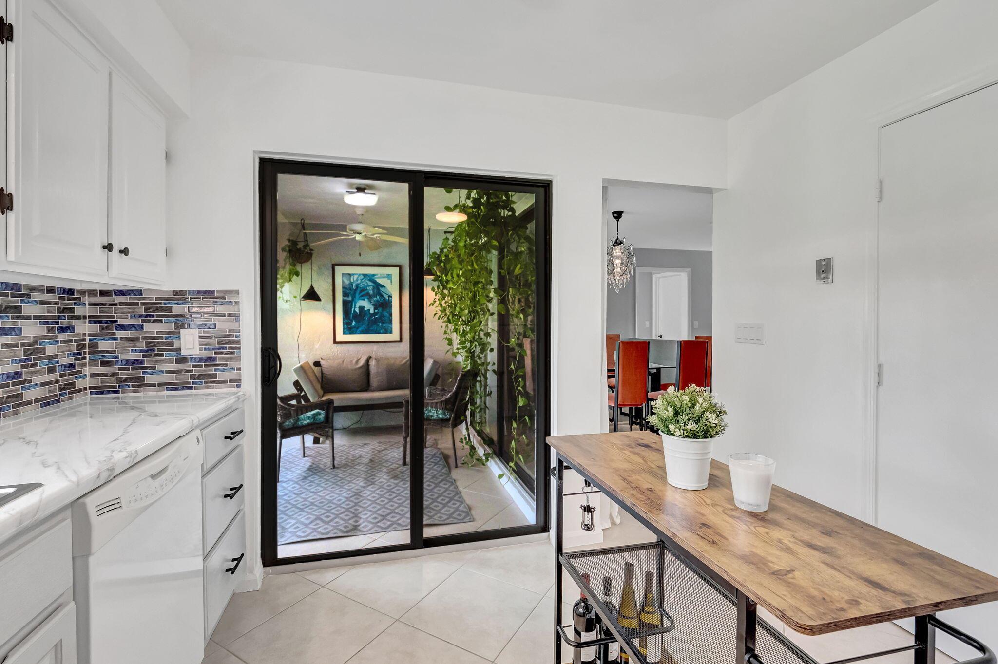 9875 Papaya Tree Trail B