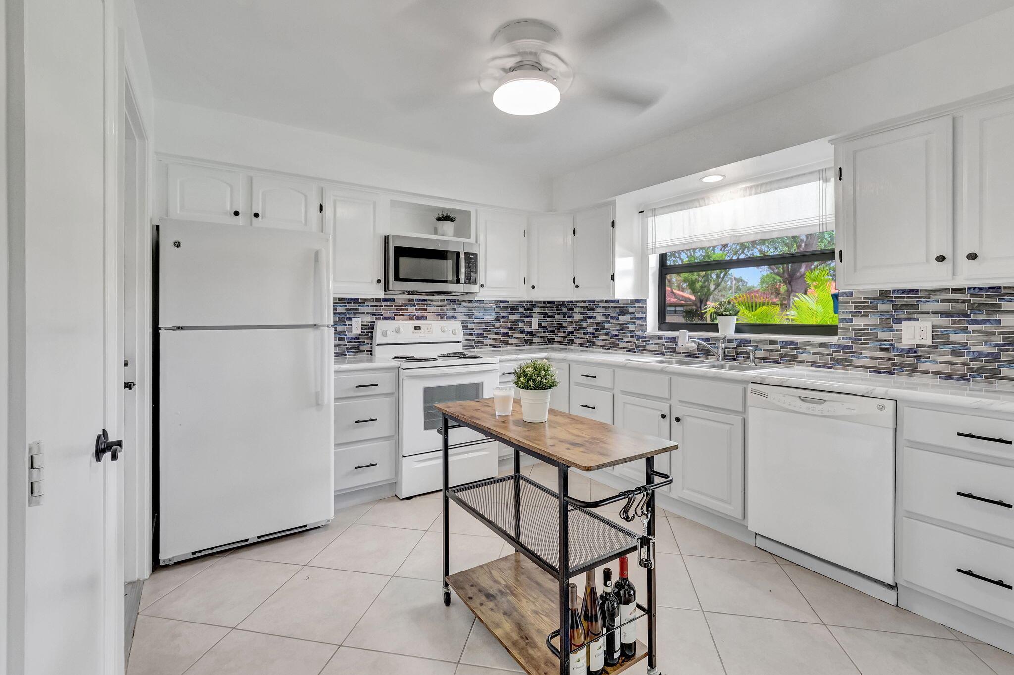 9875 Papaya Tree Trail B