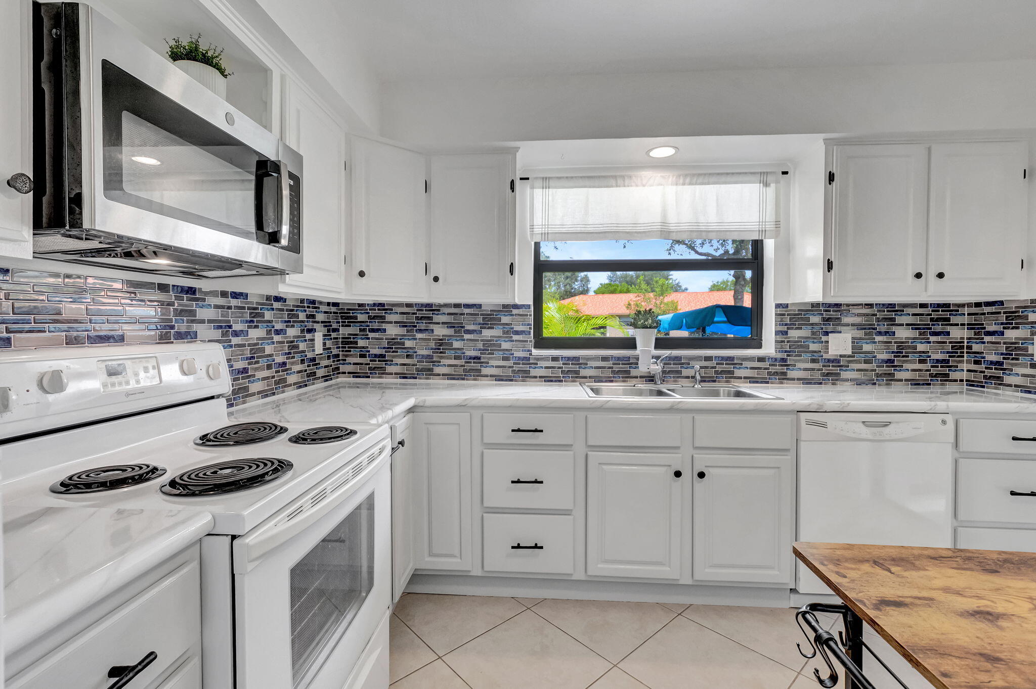 9875 Papaya Tree Trail B