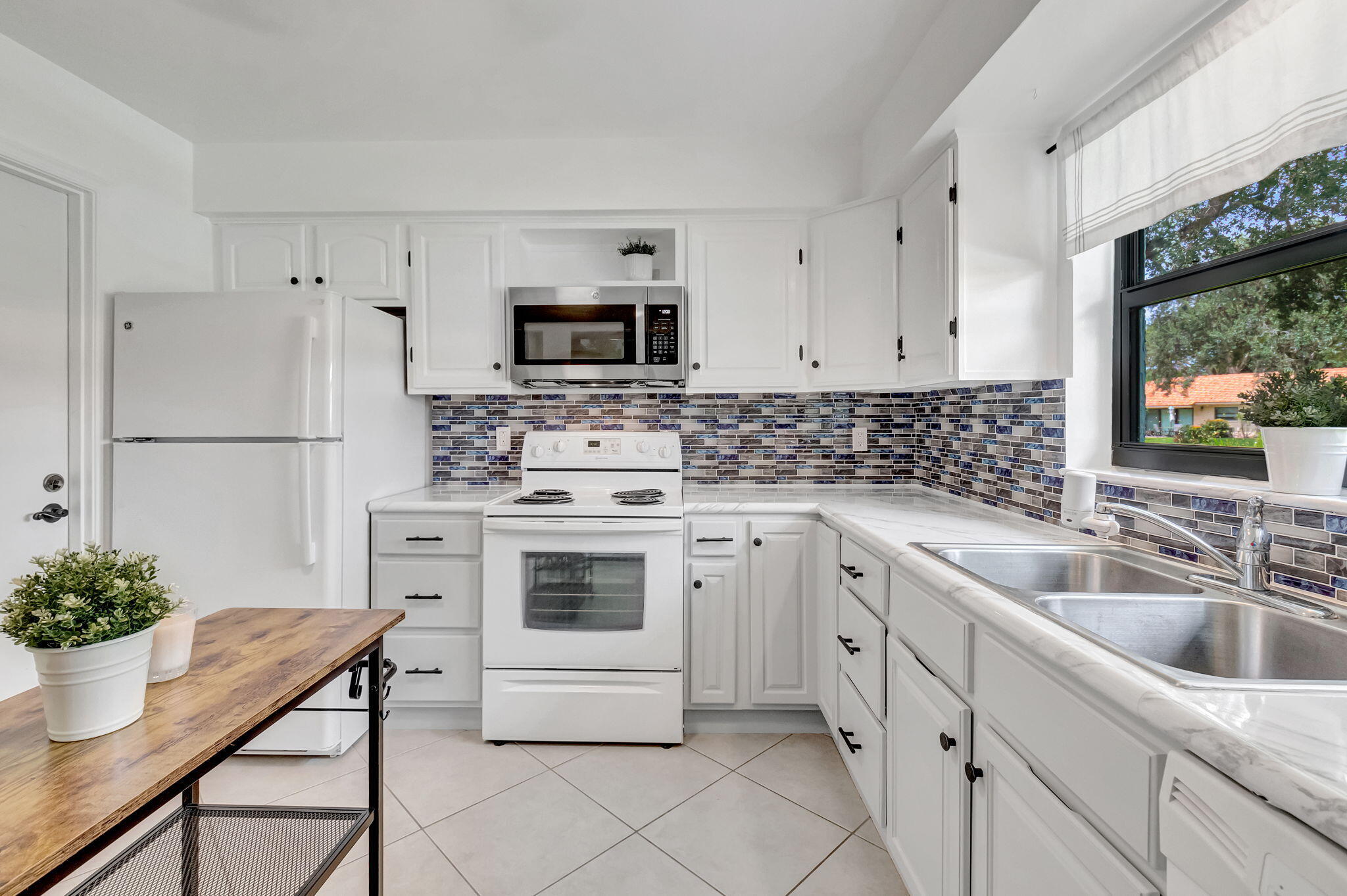 9875 Papaya Tree Trail B