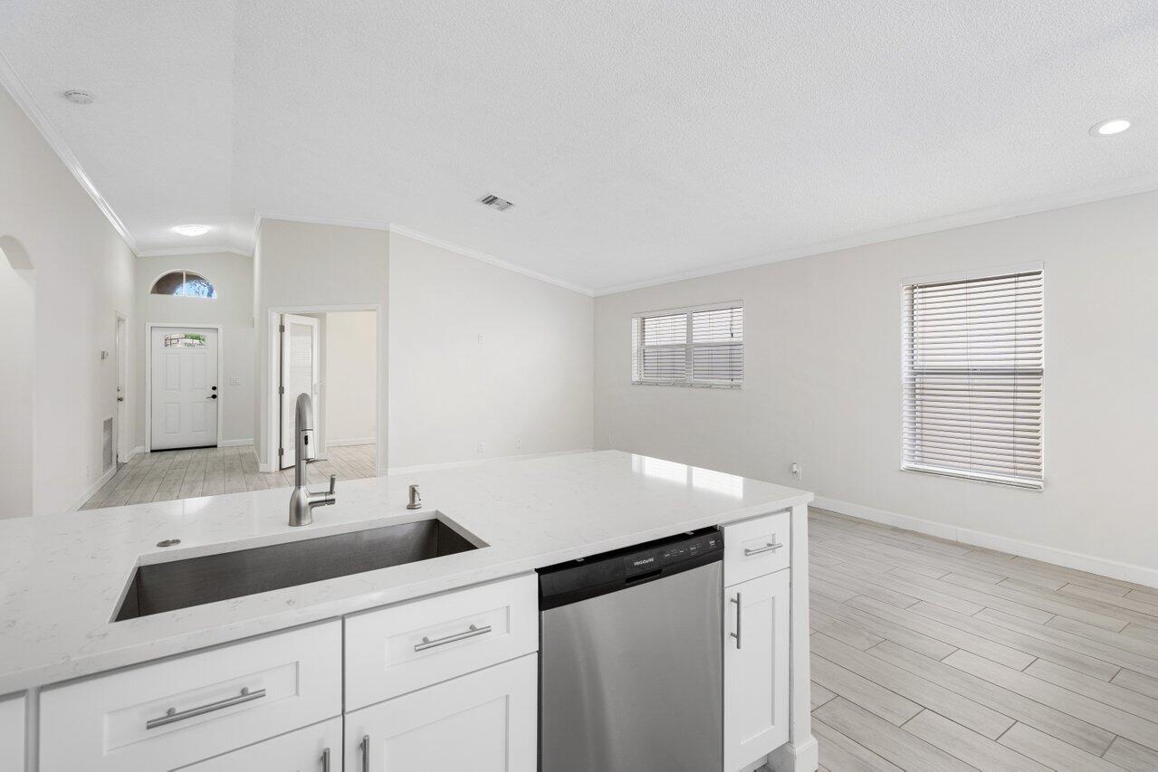 6705 Green Island Circle