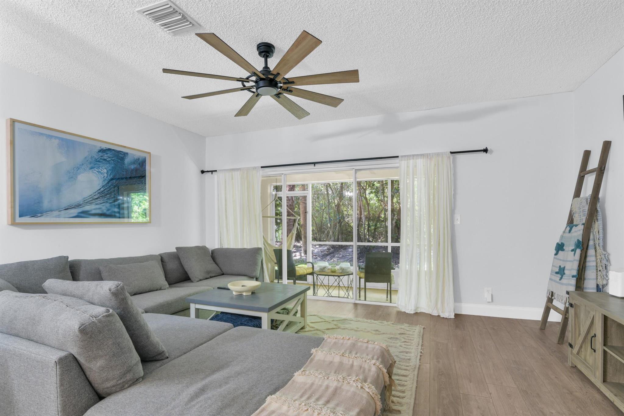 4653 Palmbrooke Cir Circle