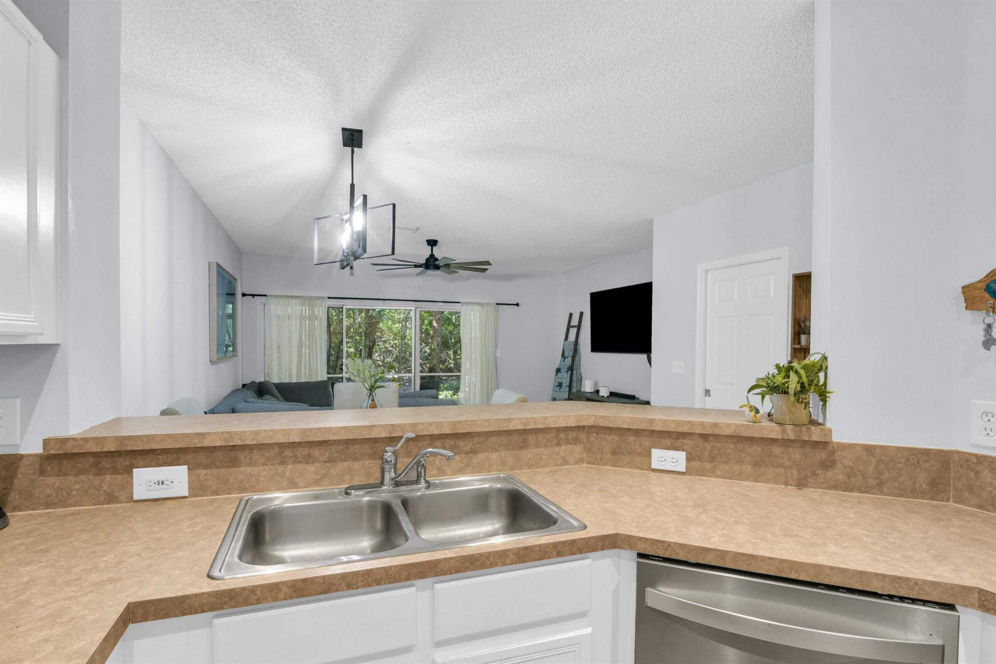 4653 Palmbrooke Cir Circle