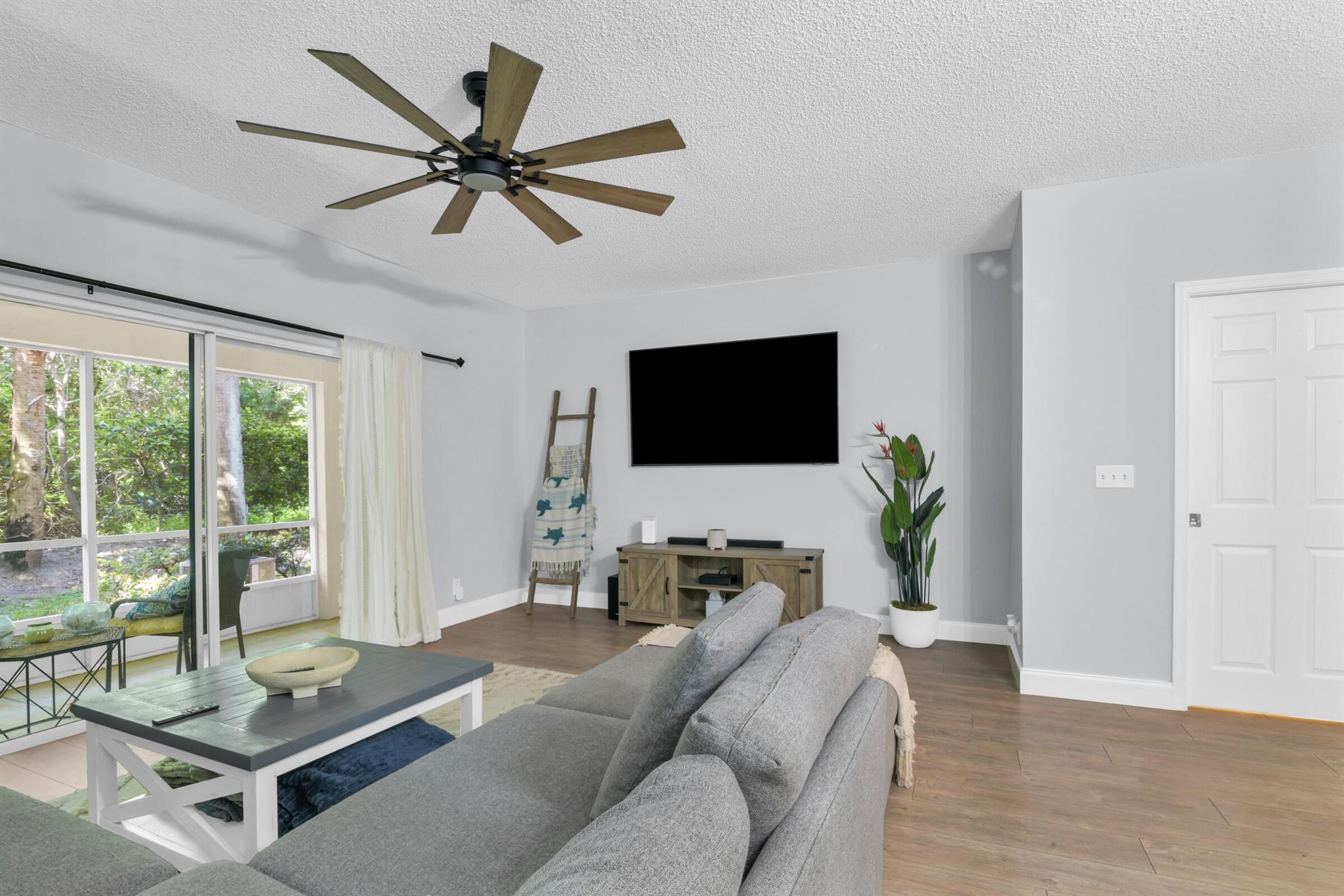 4653 Palmbrooke Cir Circle