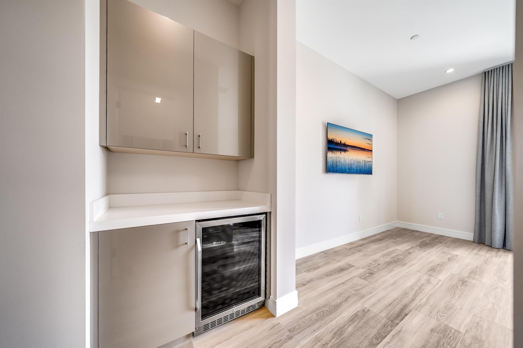405 SE 6th Avenue 202