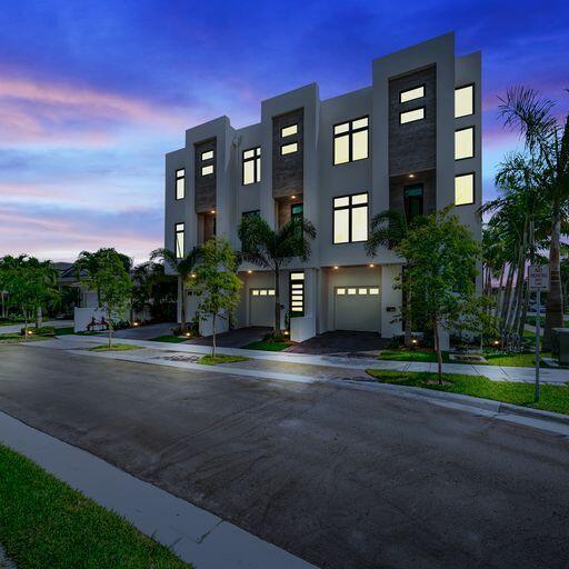 405 SE 6th Avenue 202