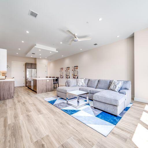 405 SE 6th Avenue 202