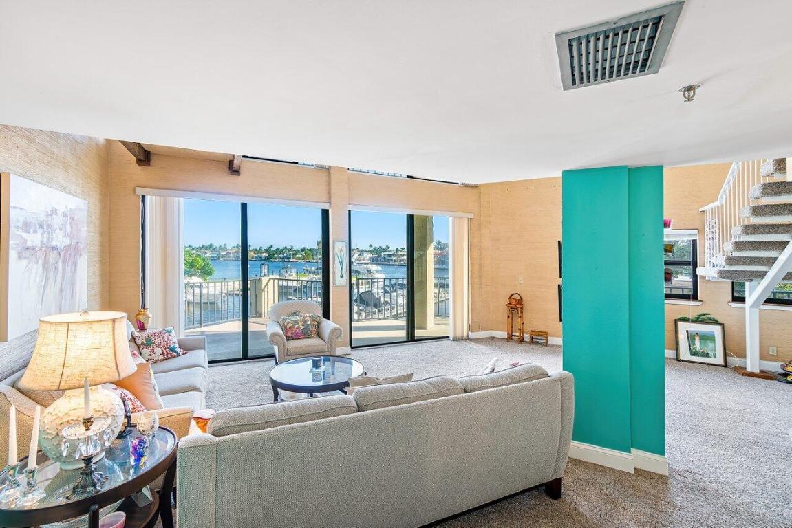 1035 S Federal Highway 218