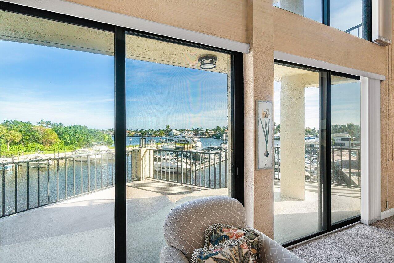 1035 S Federal Highway 218