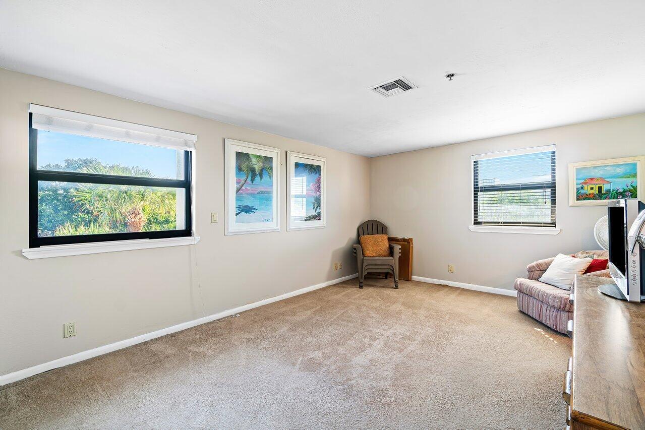 1035 S Federal Highway 218