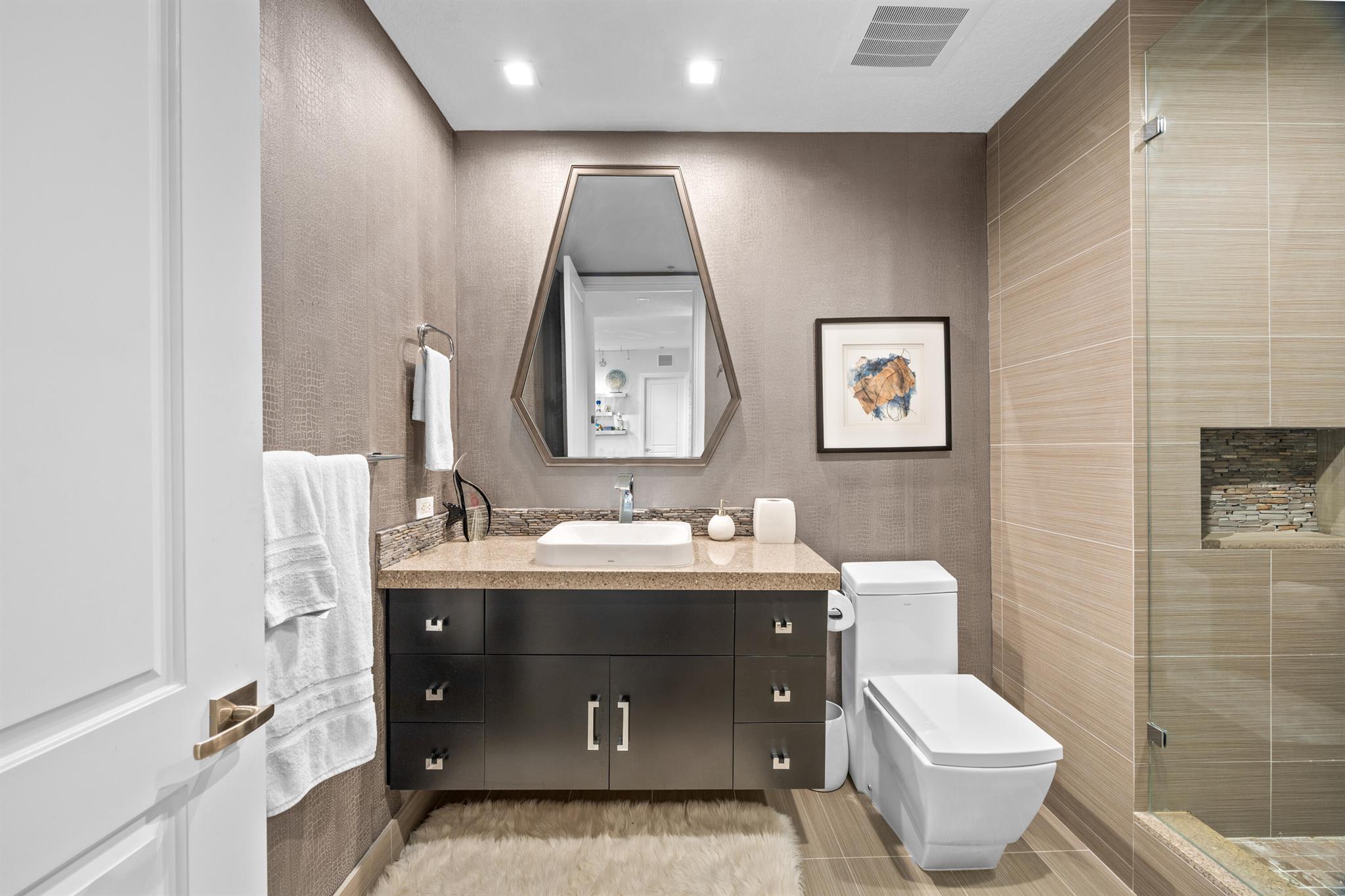 200 NE 2nd Avenue 207