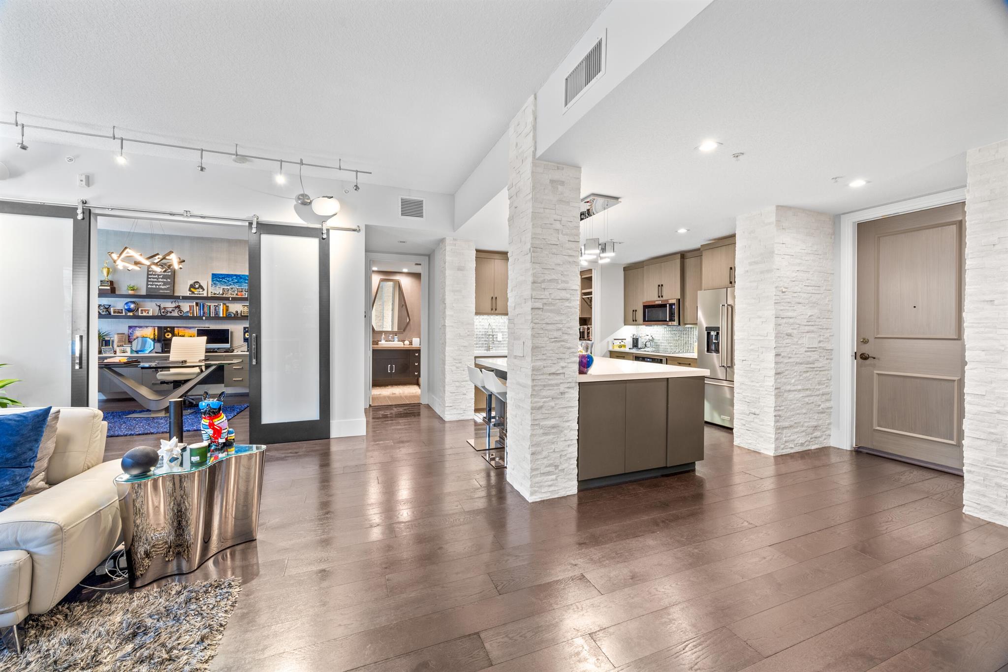 200 NE 2nd Avenue 207