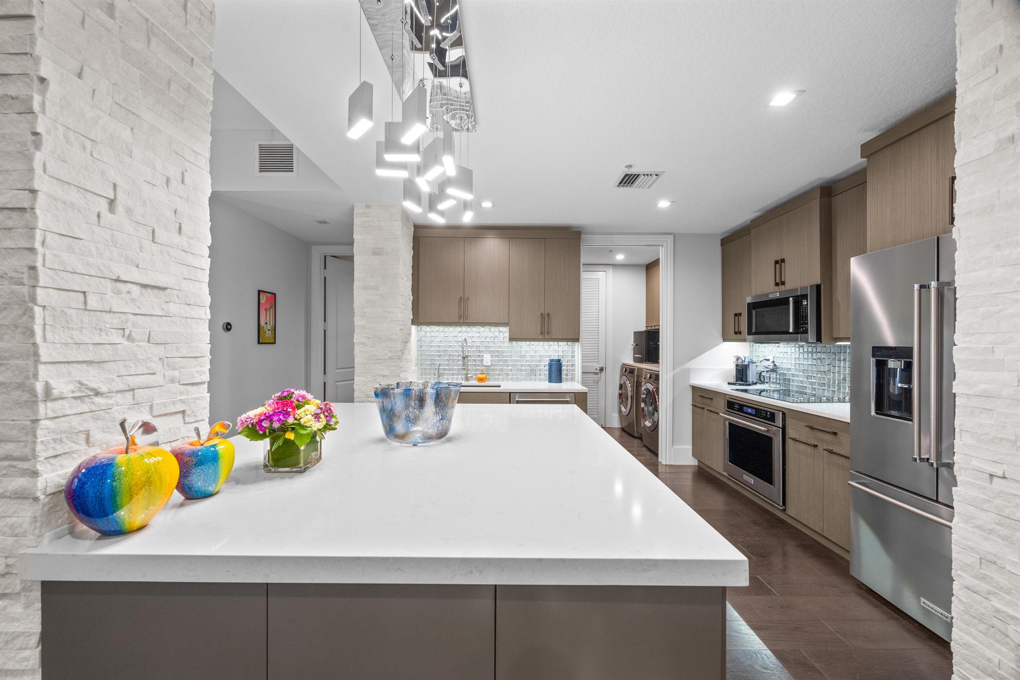 200 NE 2nd Avenue 207