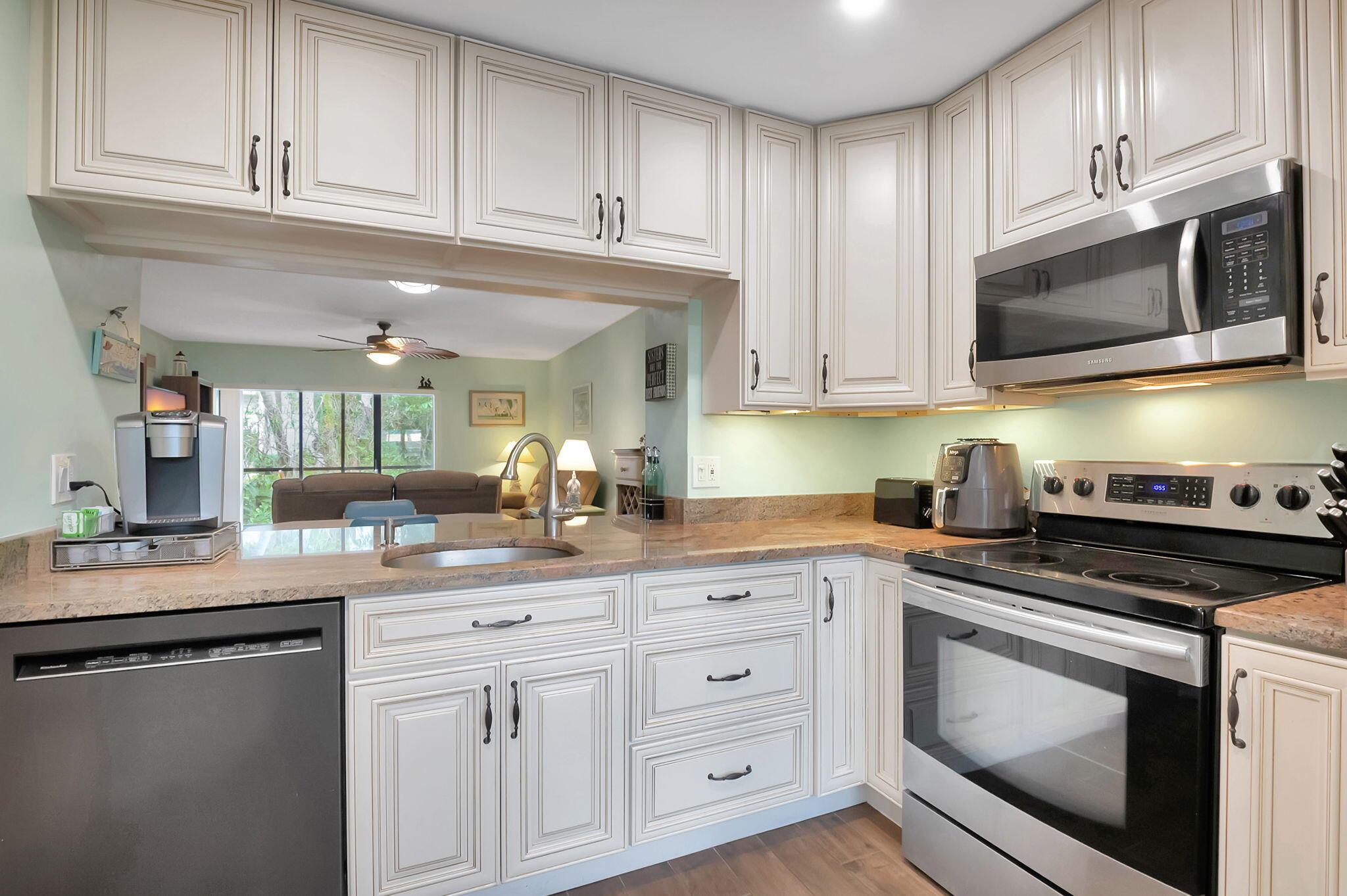 1405 S Federal Highway 117