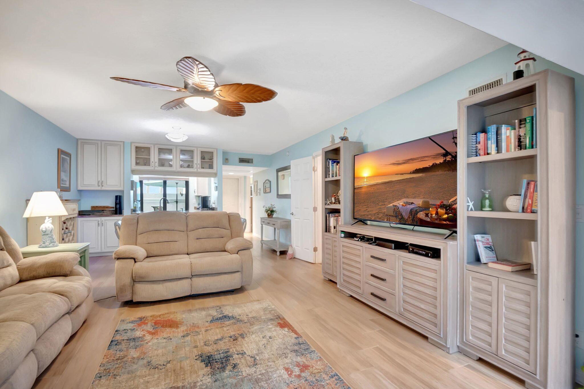 1405 S Federal Highway 117