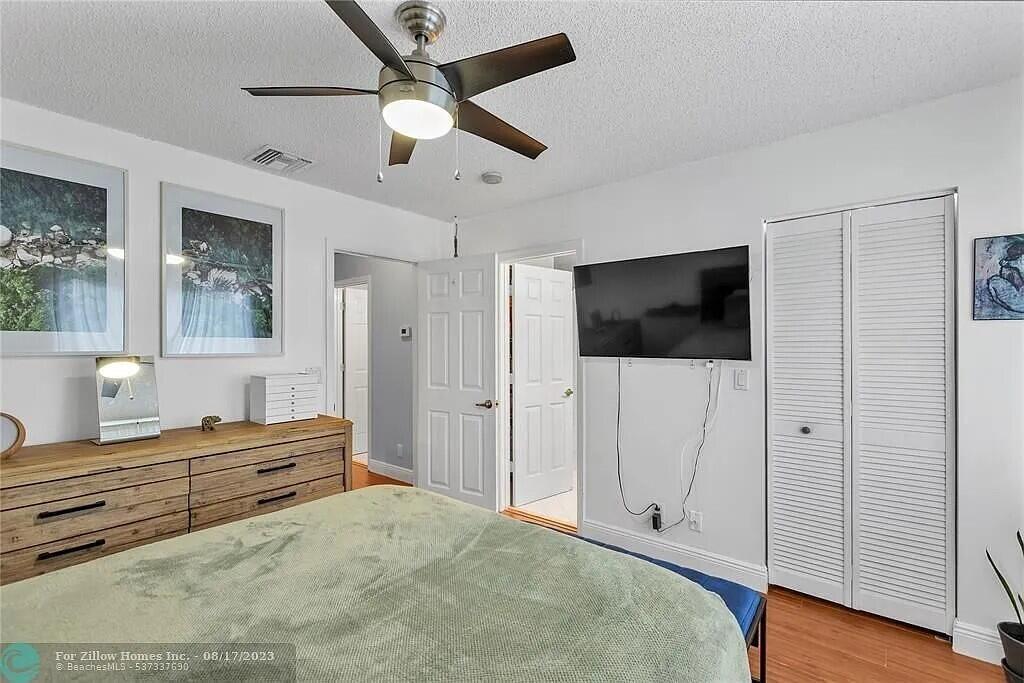 1142 SW 44th Way