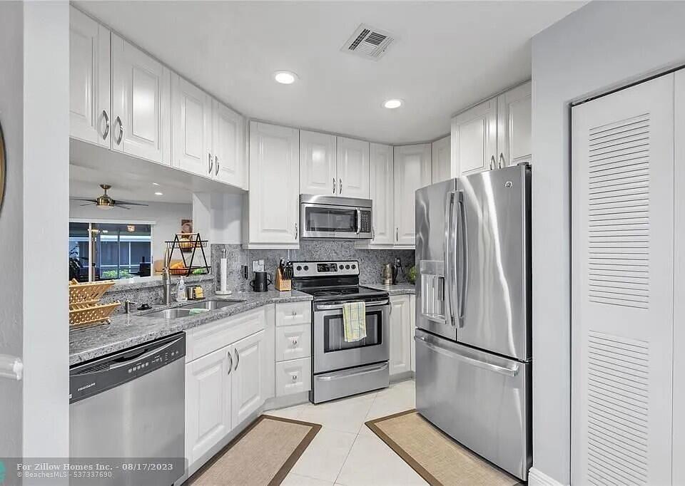 1142 SW 44th Way