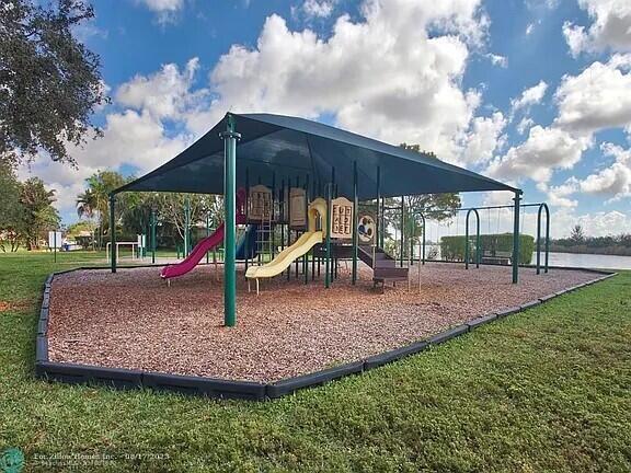 1142 SW 44th Way