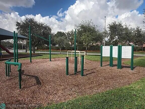 1142 SW 44th Way