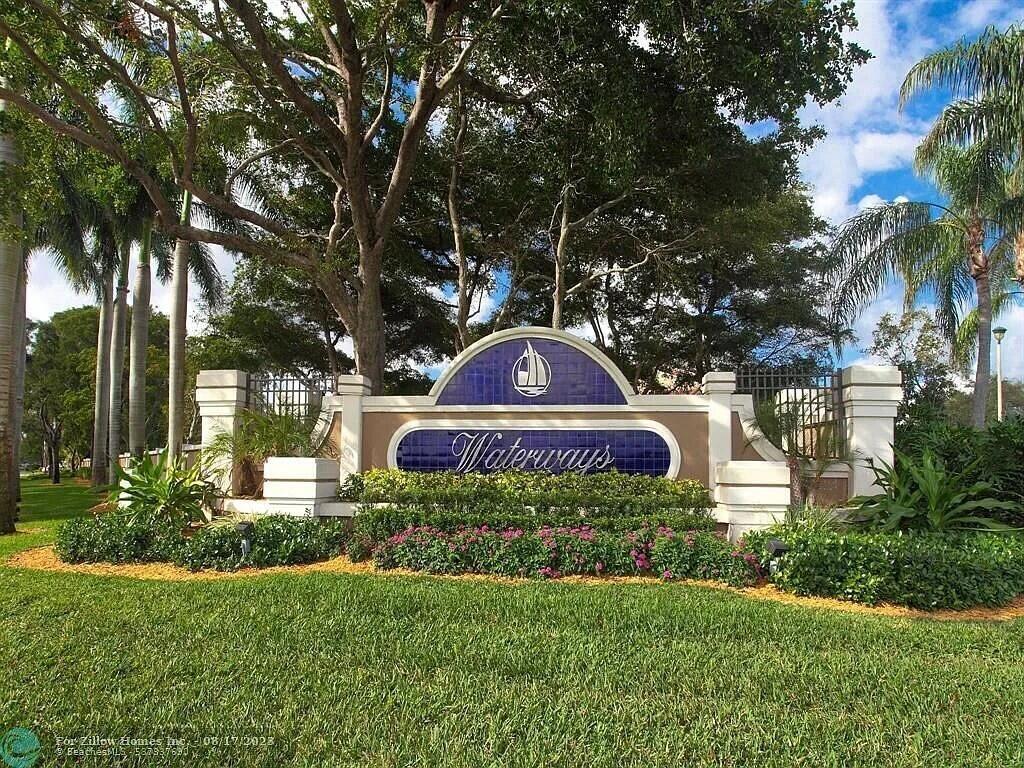 1142 SW 44th Way
