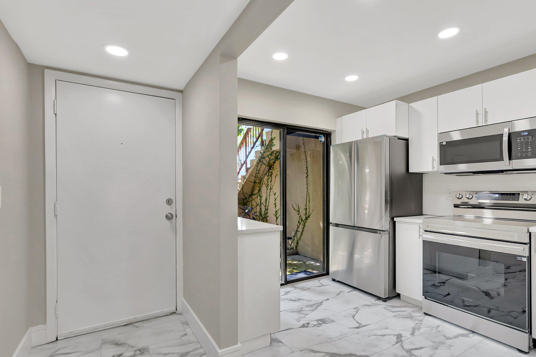 3939 NE 5th Avenue B105