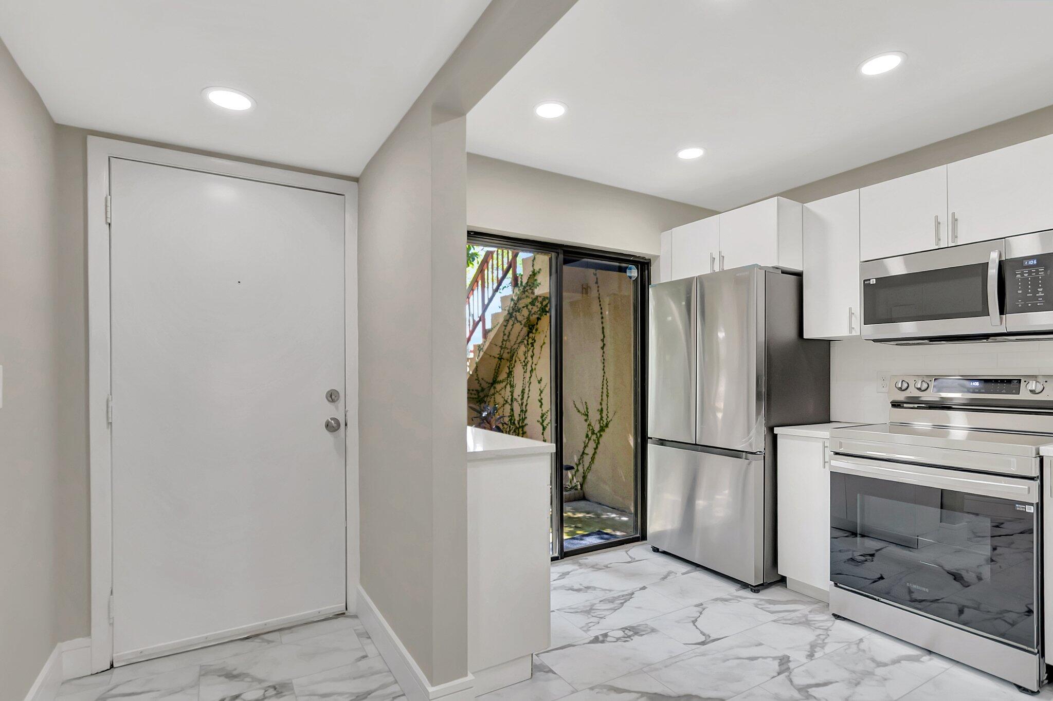 3939 NE 5th Avenue B105