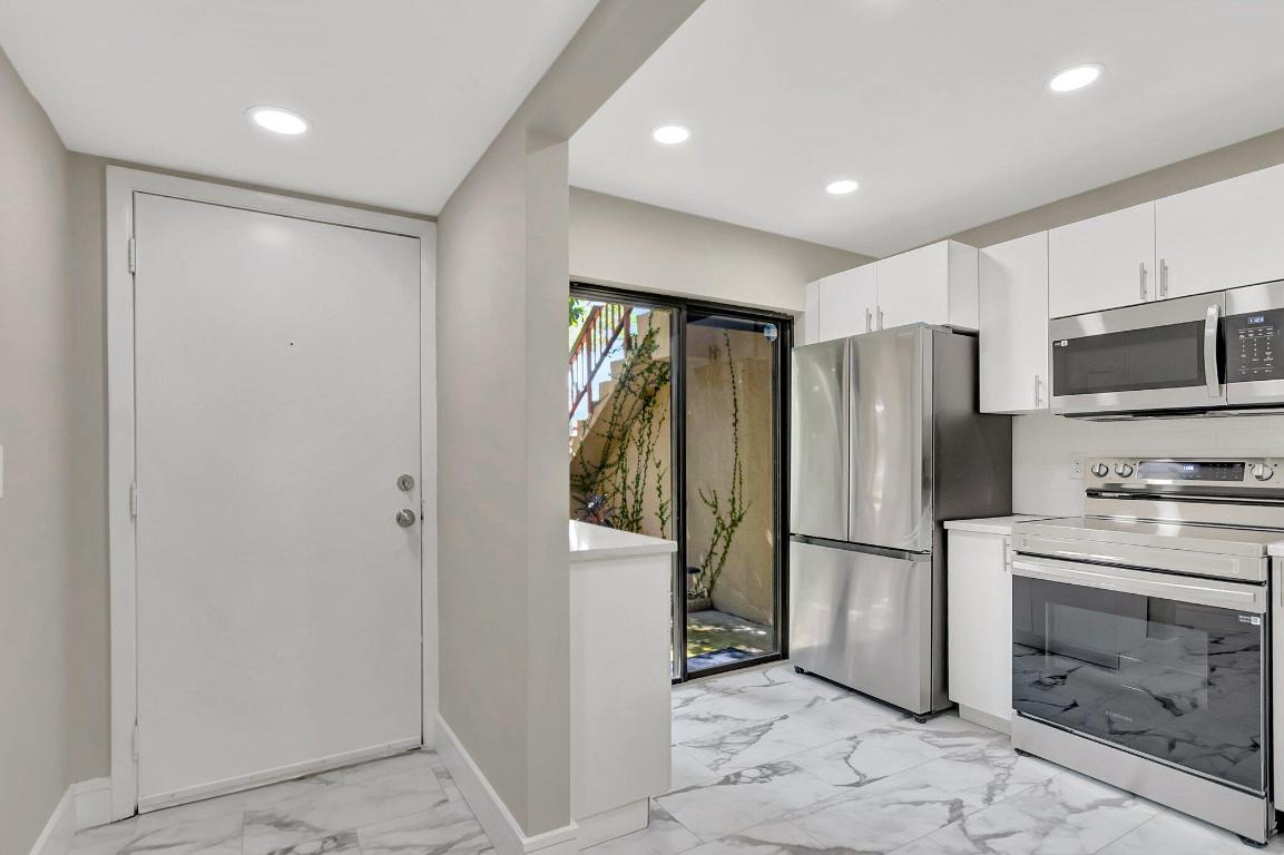 3939 NE 5th Avenue B105