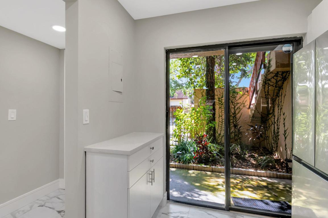 3939 NE 5th Avenue B105