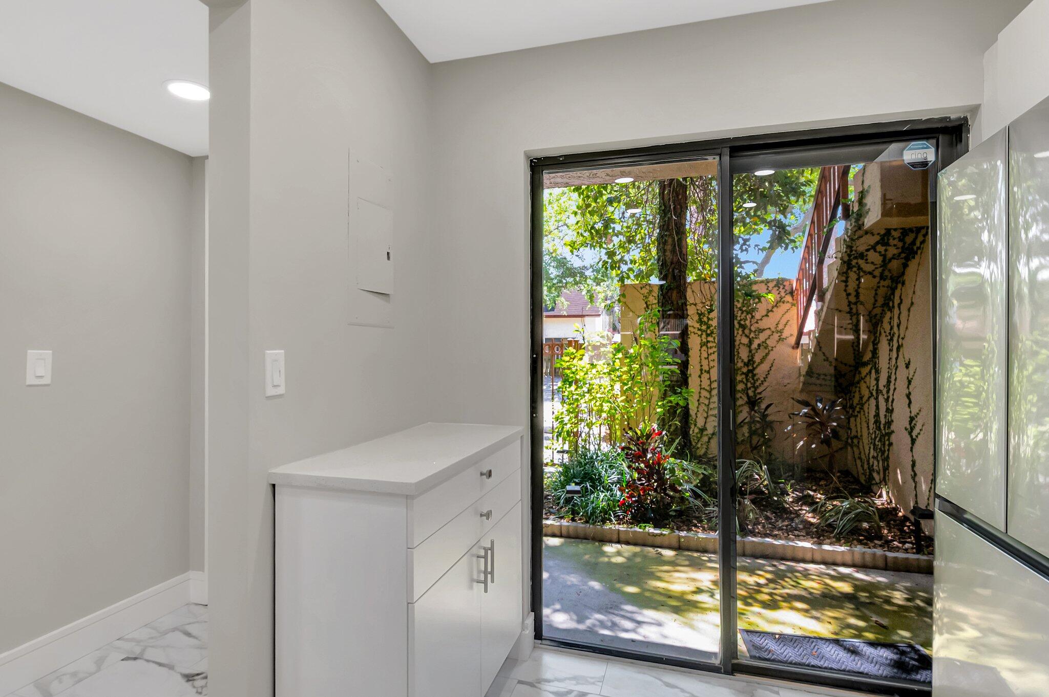 3939 NE 5th Avenue B105